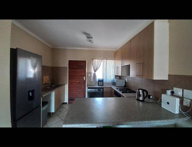 2 BEDROOM PROPERTY TO RENT IN MONAVONI